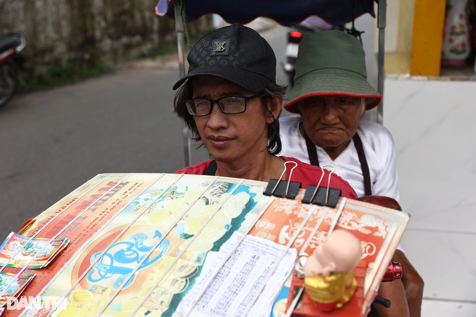 Người đàn ông 6 năm ròng rã chăm mẹ già của bạn thân: Tôi có cuộc đời kỳ lạ - 1