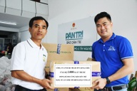 Dược phẩm Long Châu cùng báo Dân trí hỗ trợ thuốc tới bà con vùng lũ