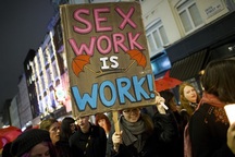 Mỹ siết mại dâm trực tuyến, "gái bán hoa" lao đao