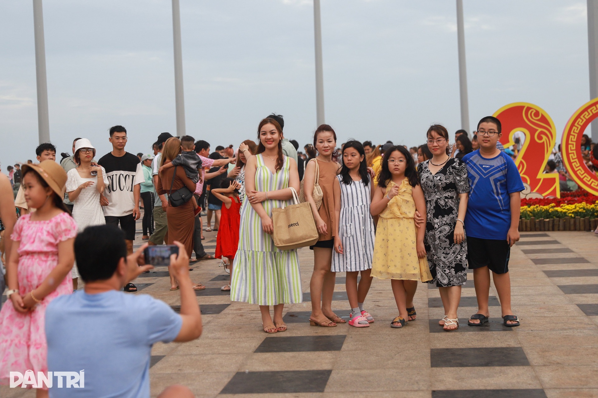 Người dân đổ xô đi biển Vũng Tàu mùng 4 Tết - 2 Người dân đổ xô đi biển Vũng Tàu mùng 4 Tết - 2