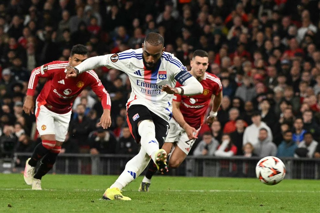Man Utd hạ Lyon, vào bán kết Europa League theo kịch bản khó tin - 4 Man Utd hạ Lyon, vào bán kết Europa League theo kịch bản khó tin - 4
