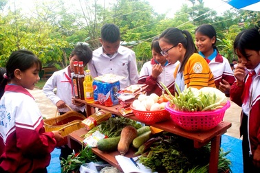Học sinh miền núi học cách tiêu tiền “tiết kiệm, hiệu quả”