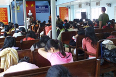 Hơn 160 cô gái “trình diễn” cho 7 ông Hàn tuyển vợ 