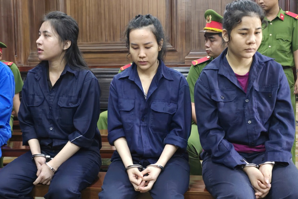 Nhóm phụ nữ đi xử tình địch nhưng đâm nhầm người khác ở TPHCM - 1 Nhóm phụ nữ đi xử tình địch nhưng đâm nhầm người khác ở TPHCM - 1