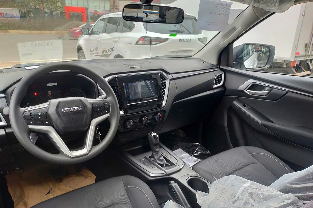 Đại lý đóng cửa, thanh lý Isuzu D-Max bản thấp giá chưa tới 600 triệu đồng - 2 Đại lý đóng cửa, thanh lý Isuzu D-Max bản thấp giá chưa tới 600 triệu đồng - 2