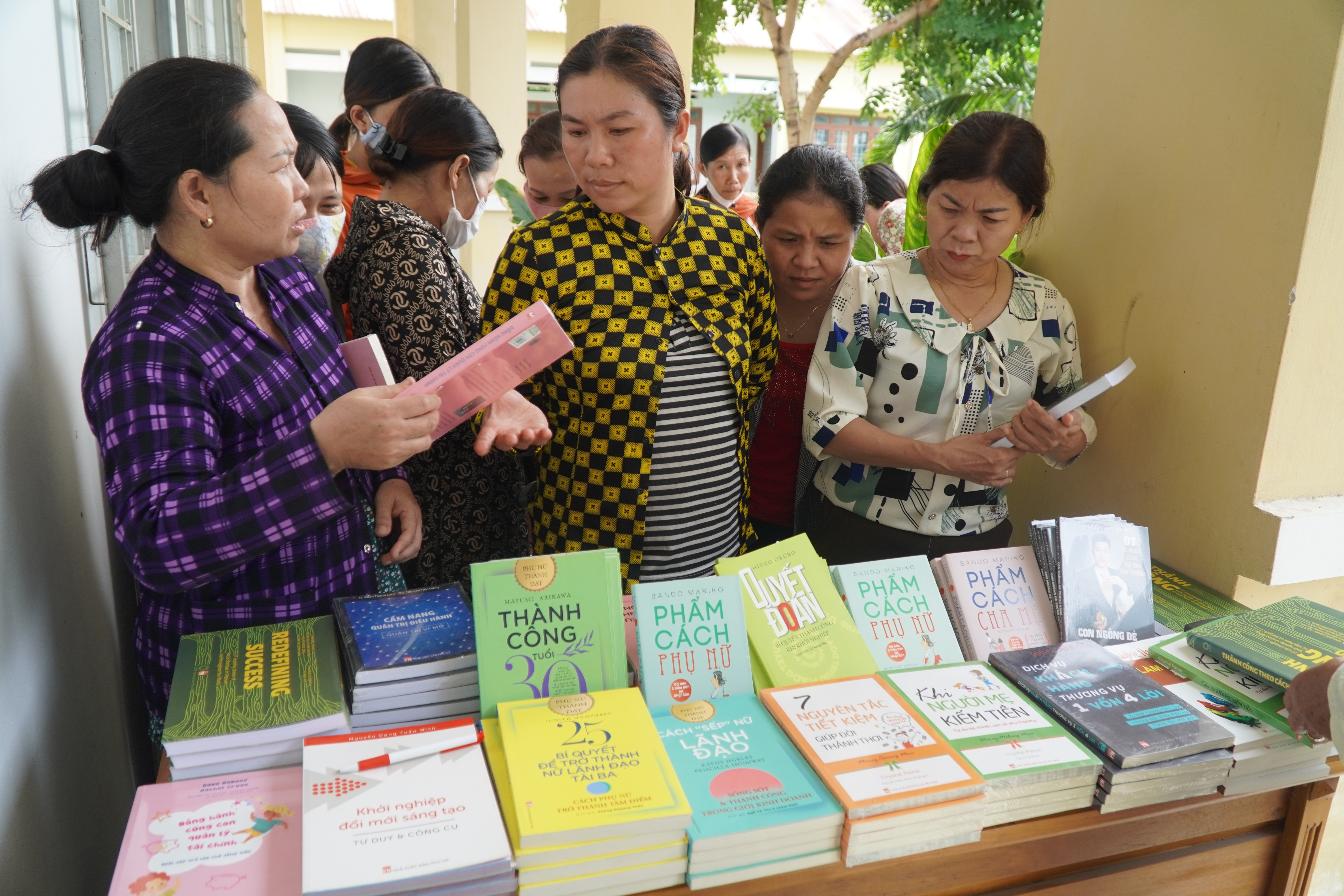 Livros sobre habilidades de gestão financeira para mulheres - 2 Sách về kỹ năng quản lý tài chính dành cho phụ nữ - 2