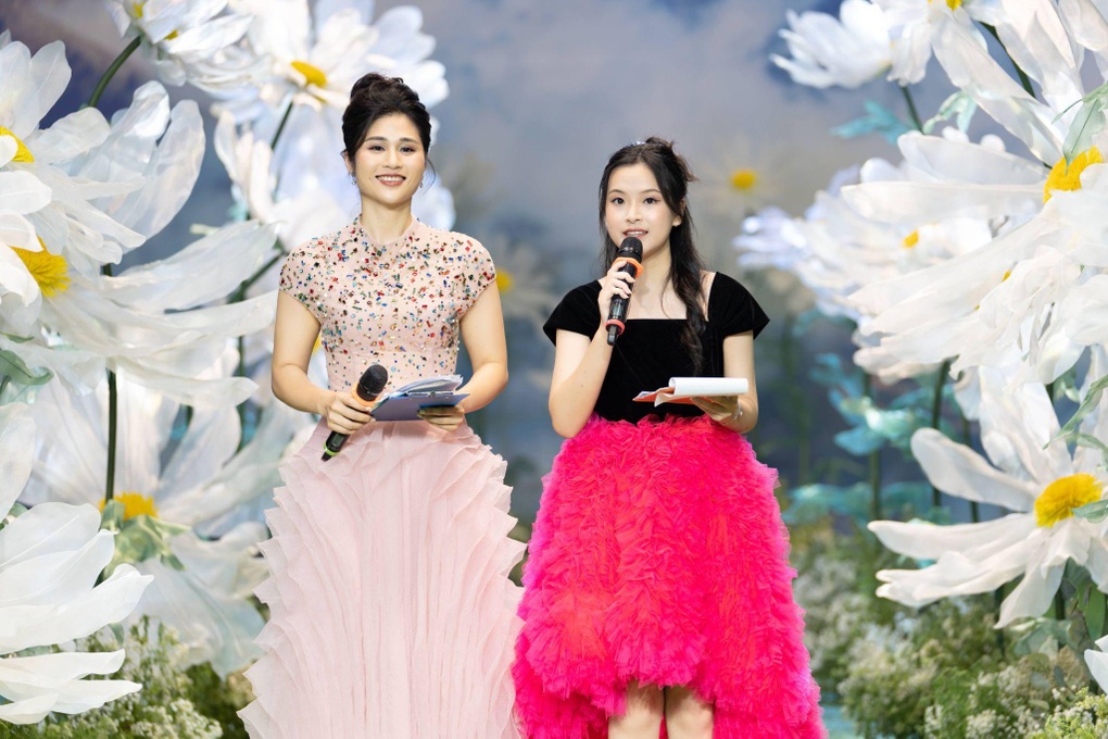 Thu Quỳnh, Thanh Hương hội tụ tại Vietnam Kids Fashion Week 2023 - 5 Thu Quỳnh, Thanh Hương hội tụ tại Vietnam Kids Fashion Week 2023 - 5