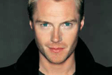 Ronan làm đại sứ thiện chí