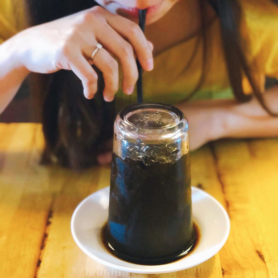 Cà phê úp ngược độc đáo, thực khách muốn thưởng thức phải kiên nhẫn chờ - 5