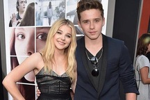 “Tan chảy” trước độ ngọt ngào của cặp đôi Brooklyn Beckham - Chloe Moretz