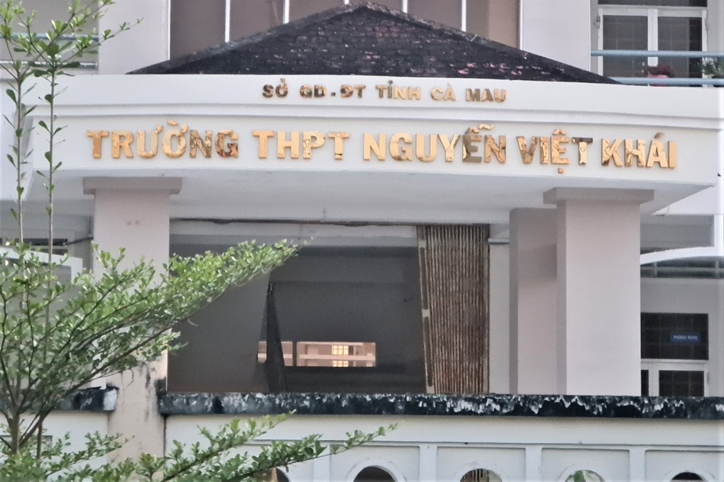 Nam sinh lớp 11 bị bạn cùng trường chém sau khi tan học - 1 Nam sinh lớp 11 bị bạn cùng trường chém sau khi tan học - 1