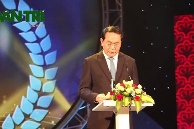 Chủ tịch nước: “Nhà báo không “uốn cong ngòi bút” trước cám dỗ, tiêu cực”