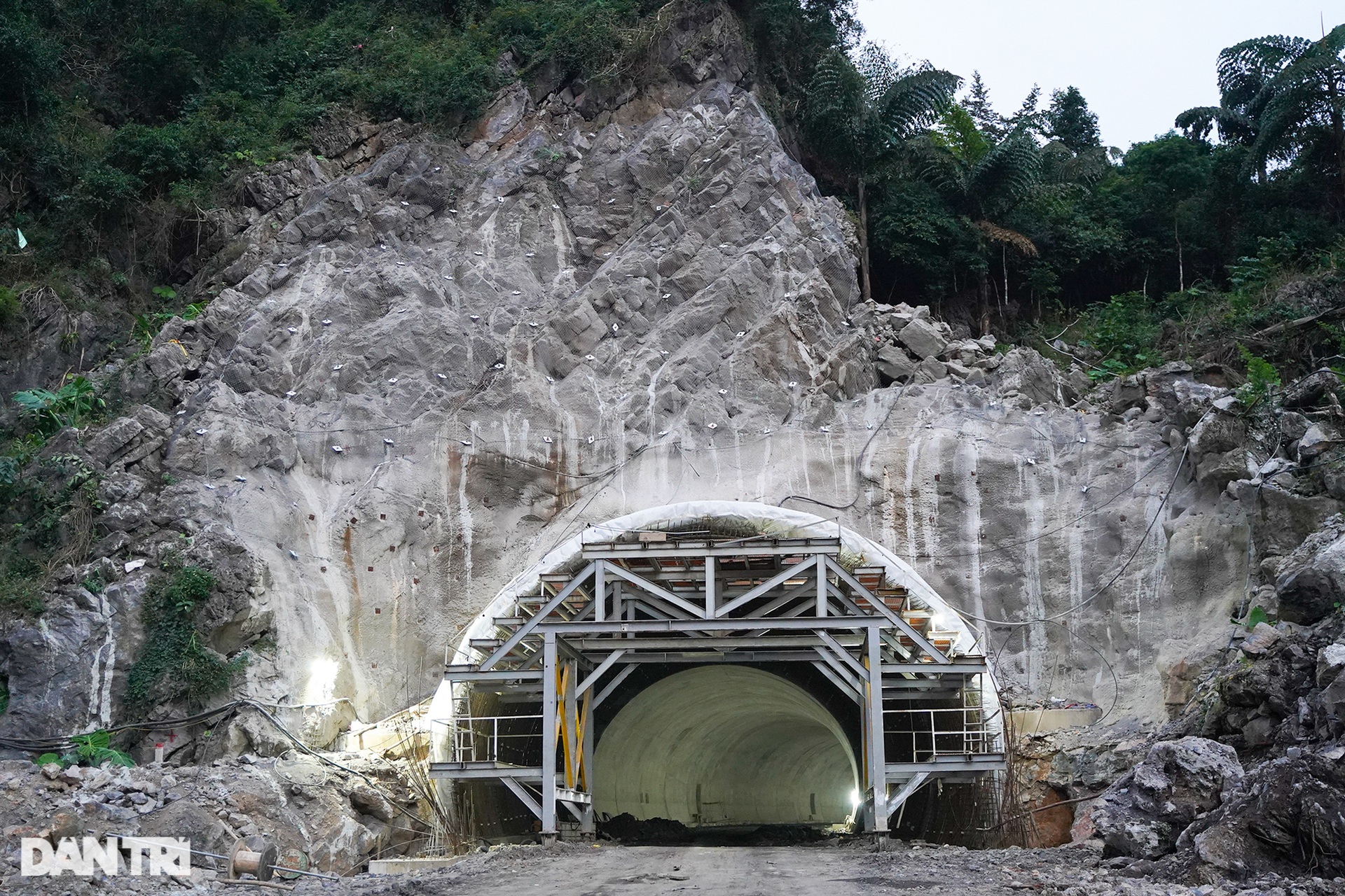 Bên trong đại công trường xây dựng hầm bao biển lớn nhất Việt Nam - 12 Bên trong đại công trường xây dựng hầm bao biển lớn nhất Việt Nam - 12