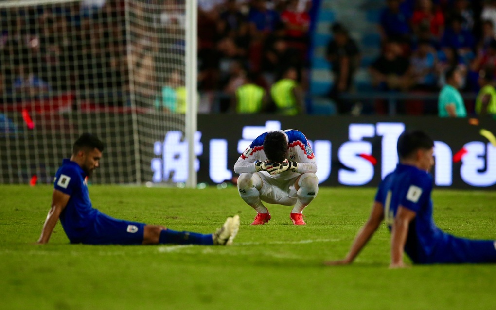 HLV Thái Lan cay đắng khi đội nhà mất vé đi tiếp vào tay Trung Quốc - 1