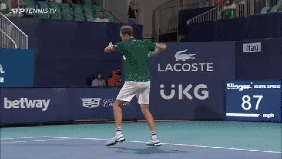 Thua Bautista Agut, Daniil Medvedev lại đập nát vợt - 1 Thua Bautista Agut, Daniil Medvedev lại đập nát vợt - 1