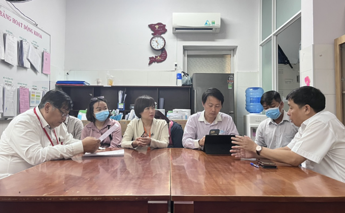 Tổ công tác Sở Y tế làm việc tại BV Lê Văn Thịnh về trường hợp tử vong và các trường hợp còn lại đang điều trị tại bệnh viện.