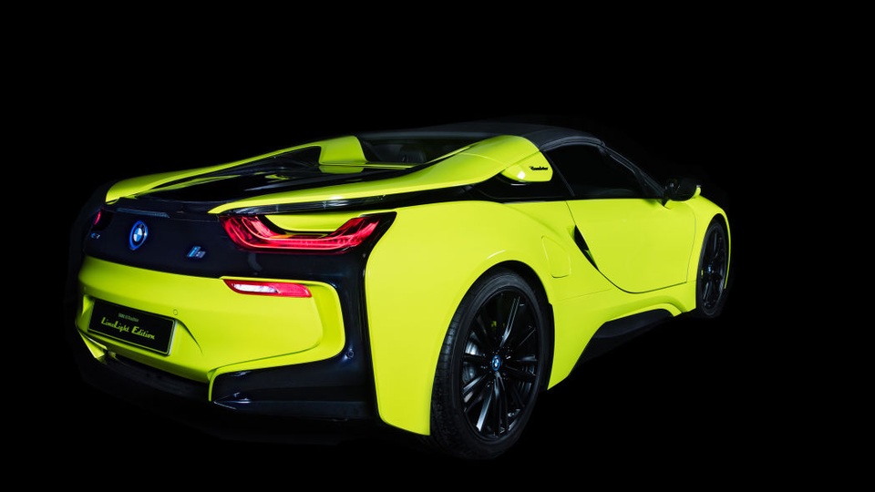 Cận cảnh chiếc BMW i8 Roadster màu xanh neon độc nhất vô nhị - 16 Cận cảnh chiếc BMW i8 Roadster màu xanh neon độc nhất vô nhị - 16