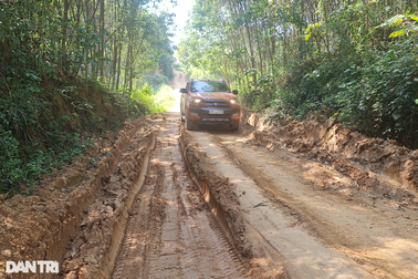 Tuyến đường cứu nạn hơn 200 tỷ đồng thi công cả thập kỷ chưa xong