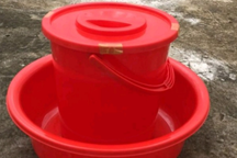 Cháu bé 2 tuổi tử vong trong xô nước ở nhà giáo viên giữ trẻ