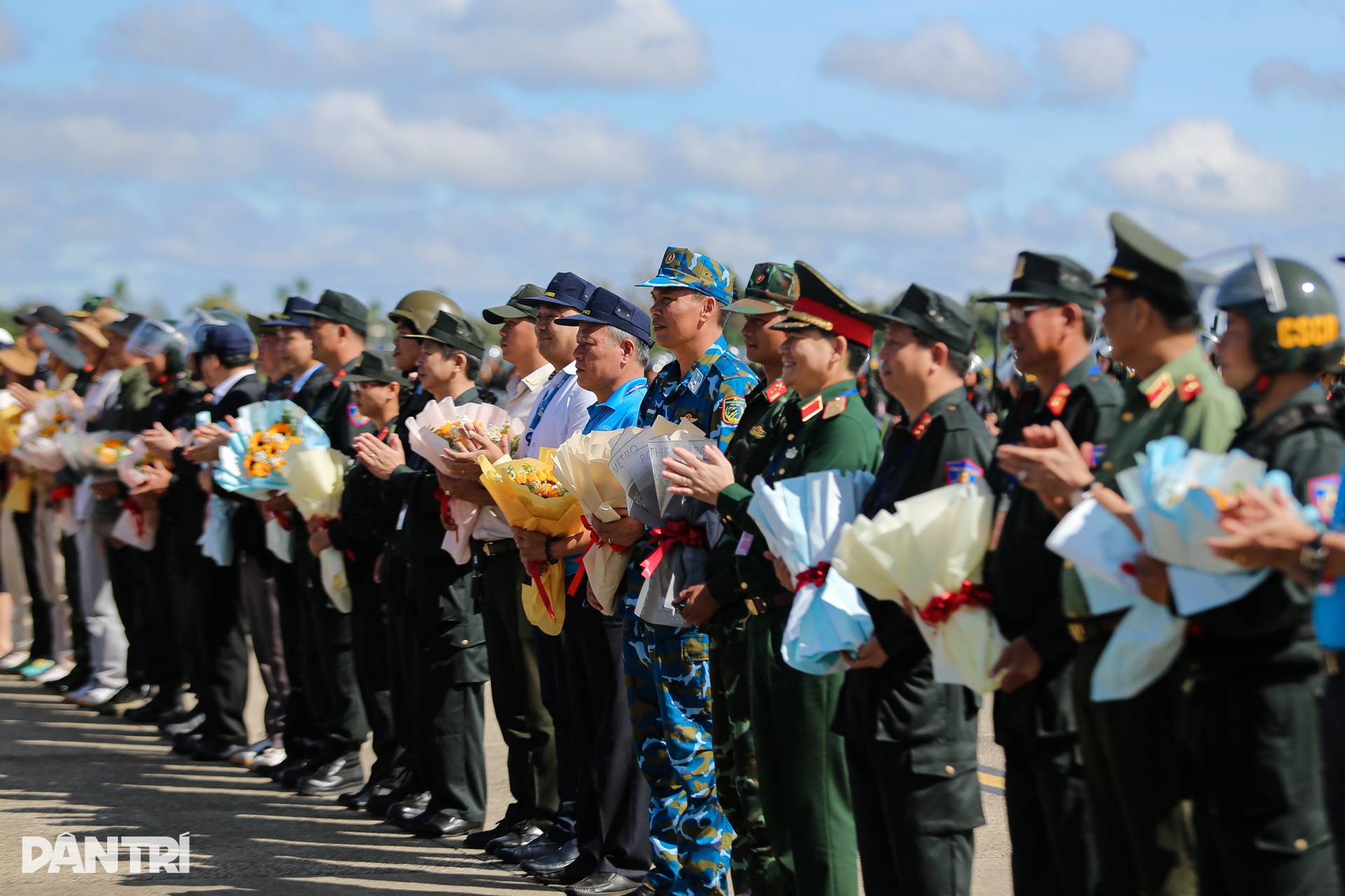Ấn tượng màn diễn tập chống khủng bố tại sân bay Buôn Ma Thuột - 20 Ấn tượng màn diễn tập chống khủng bố tại sân bay Buôn Ma Thuột - 20
