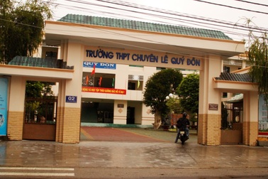 Xem xét kỷ luật thầy giáo định mổ bụng để phản đối sai phạm