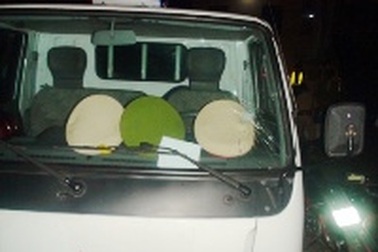 Bắt nhóm đối tượng ném đá, đâm thủng thùng dầu xe công an 