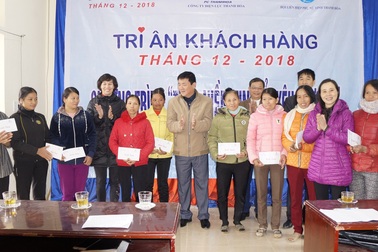 Công ty điện lực Thanh Hóa thăm và tặng quà hộ nghèo nhân tháng tri ân khách hàng năm 2018