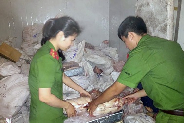 Kiểm tra kho đông lạnh phát hiện gần 5 tấn thực phẩm không giấy tờ