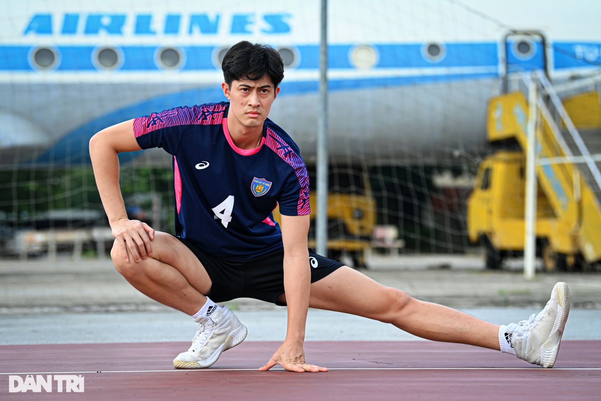Nam thần đội tuyển bóng chuyền quốc gia trong màu áo Cảnh sát cơ động - 2 Nam thần đội tuyển bóng chuyền quốc gia trong màu áo Cảnh sát cơ động - 2