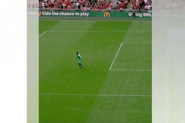 Pha cứu thua trên vạch vôi của Walker ở phút bù giờ thứ 2