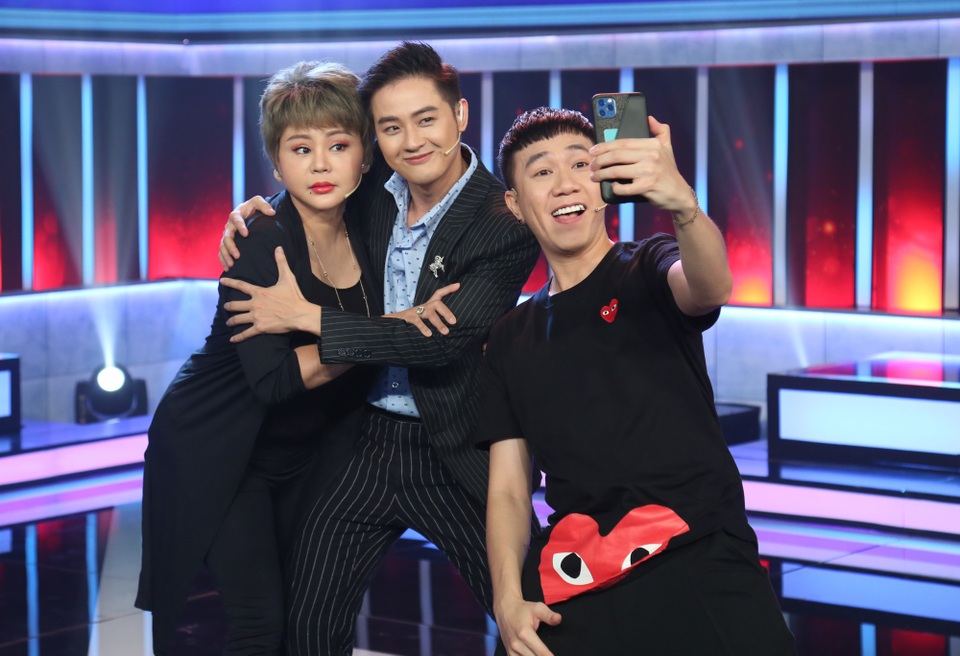 Lê Giang: “Trừ mắt ra chỗ nào tôi cũng sửa, gương mặt thay đổi từng giờ” - 3 Lê Giang: “Trừ mắt ra chỗ nào tôi cũng sửa, gương mặt thay đổi từng giờ” - 3