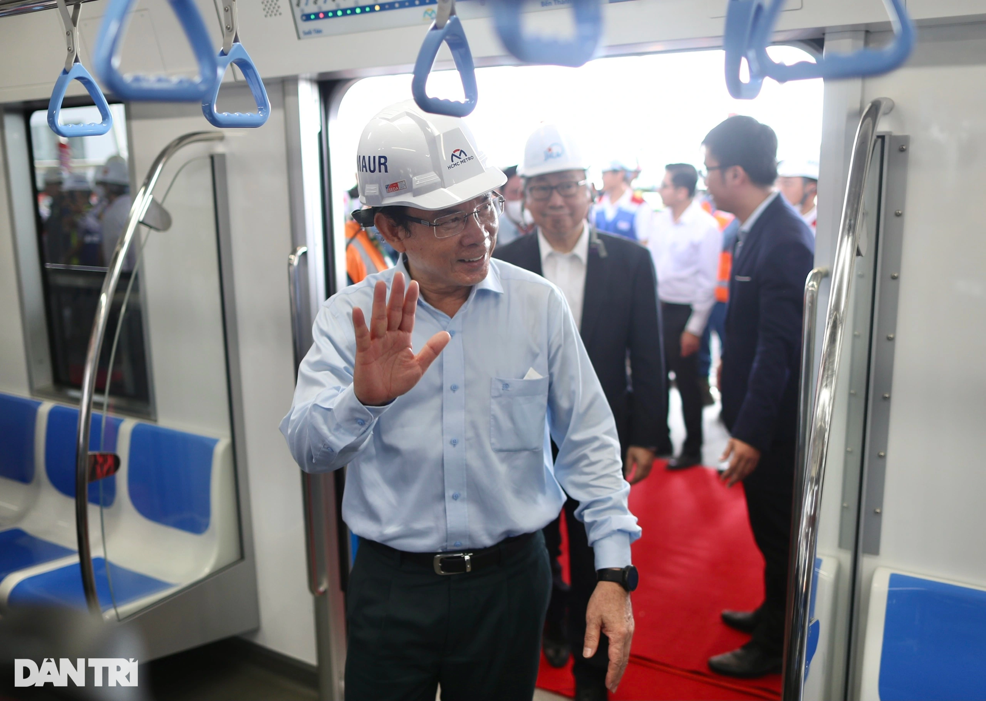 Người dân TPHCM hào hứng thử nghiệm tàu metro số 1 Bến Thành - Suối Tiên - 3 Người dân TPHCM hào hứng thử nghiệm tàu metro số 1 Bến Thành - Suối Tiên - 3