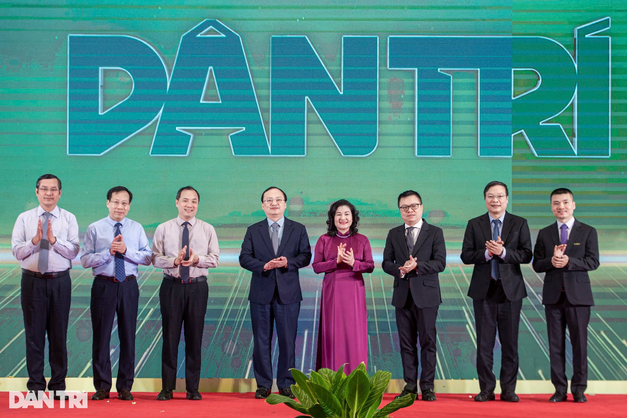 “Mong Dân trí giữ vững bản sắc riêng” - 1 “Mong Dân trí giữ vững bản sắc riêng”