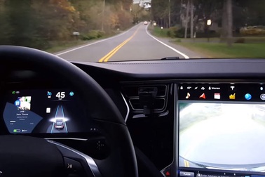 Xe Model S gây tai nạn chết người, Tesla bị chỉ trích nặng nề