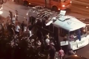 Hiện trường vụ nổ xe buýt ở Nga