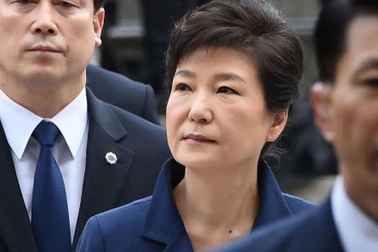 Cựu Tổng thống Hàn Quốc ăn cơm tù, tự giặt quần áo trong trại giam