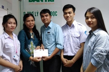 Sinh viên đại học Tôn Đức Thắng ủng hộ bé Ngọc Uyên 13 triệu đồng