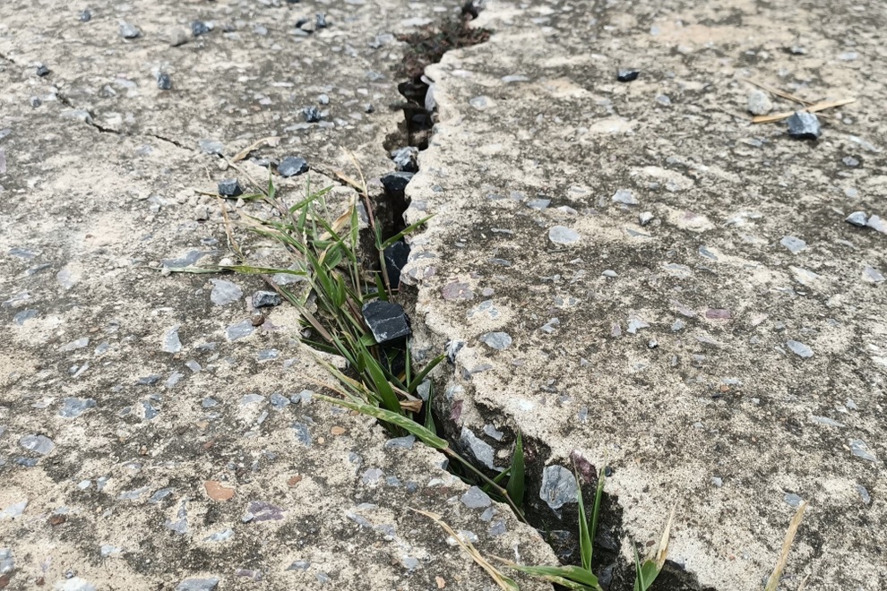 Nhiều tuyến đê nứt, dân bất an lo lắng trước mùa mưa lũ - 6 Nhiều tuyến đê nứt, dân bất an lo lắng trước mùa mưa lũ - 6