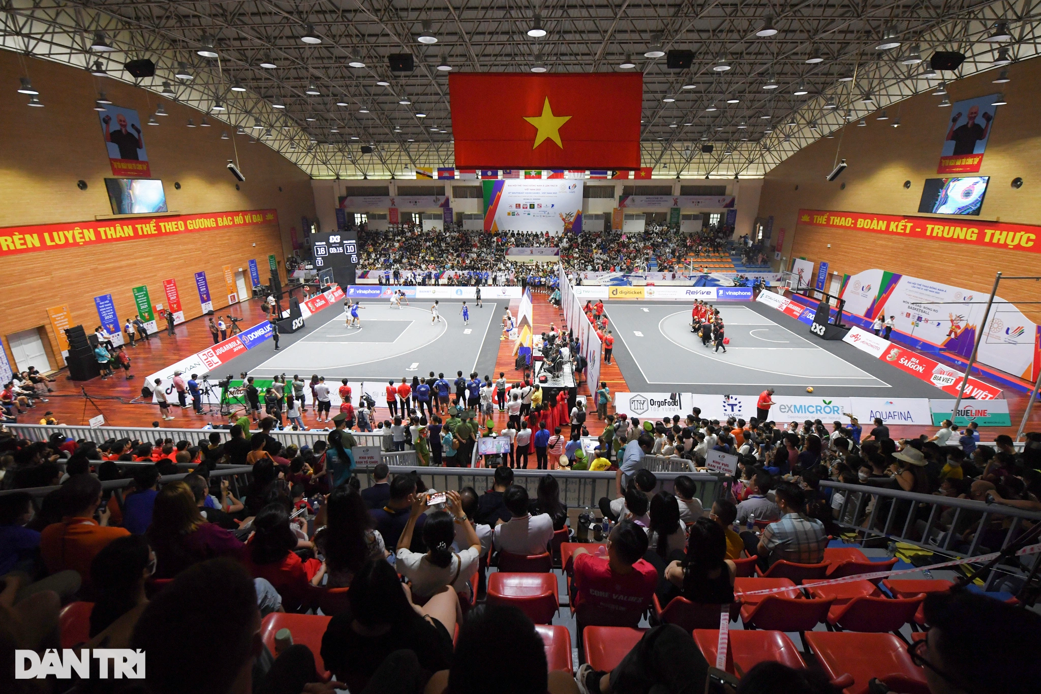 Mãn nhãn các SVĐ đẹp như mơ, chật kín khán giả cổ vũ SEA Games ở Việt Nam - 21 Mãn nhãn các SVĐ đẹp như mơ, chật kín khán giả cổ vũ SEA Games ở Việt Nam - 21