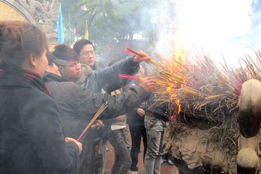 Lễ chùa đầu năm, những điều trông thấy...