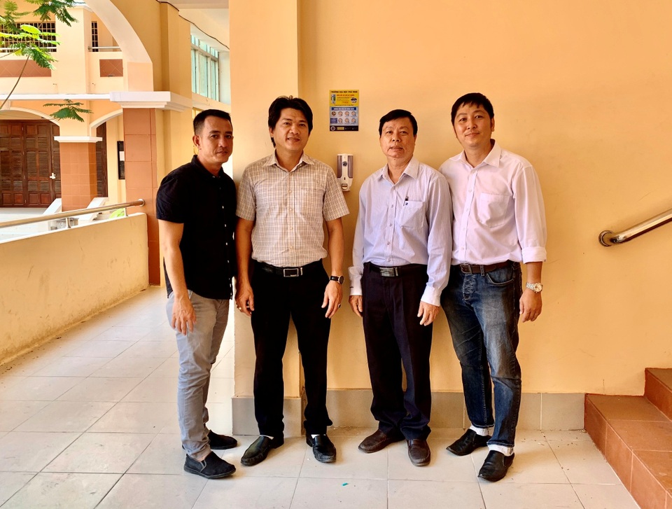 Trường ĐH Trà Vinh điều chế 2.500 lít rửa tay sát khuẩn phục vụ HS, SV - 3 Trường ĐH Trà Vinh điều chế 2.500 lít rửa tay sát khuẩn phục vụ HS, SV - 3