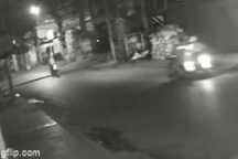 Băng cướp "choai choai" dọa đâm 2 cô gái trẻ để cướp xe tay ga