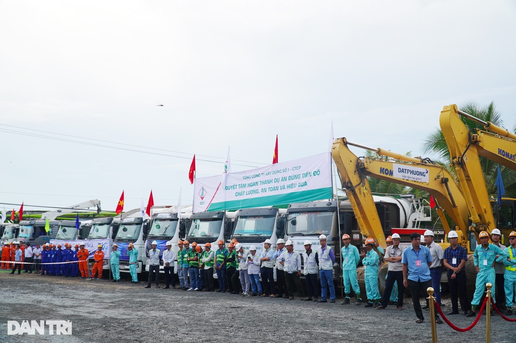 Thủ tướng: Việc thi công cầu Đại Ngãi phải an toàn, chất lượng và hiệu quả - 3 Thủ tướng: Việc thi công cầu Đại Ngãi phải an toàn, chất lượng và hiệu quả - 3