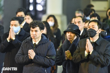 Xuân Hinh, Xuân Bắc cùng dàn nghệ sĩ xúc động tiễn biệt NSND Trần Tiến