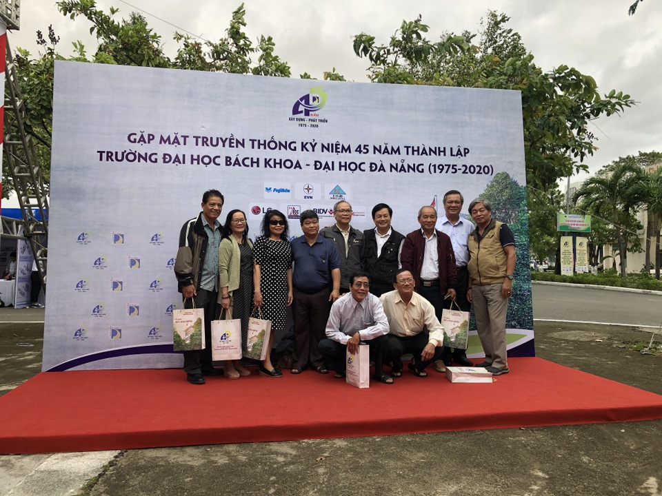 Trường ĐH Bách khoa Đà Nẵng đón danh hiệu Anh hùng lao động thời kỳ đổi mới - 2 Trường ĐH Bách khoa Đà Nẵng đón danh hiệu Anh hùng lao động thời kỳ đổi mới - 2