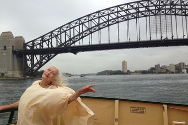 Cụ bà 107 tuổi "nói không" với mua nhà, xe hơi và hé lộ bí quyết sống thọ