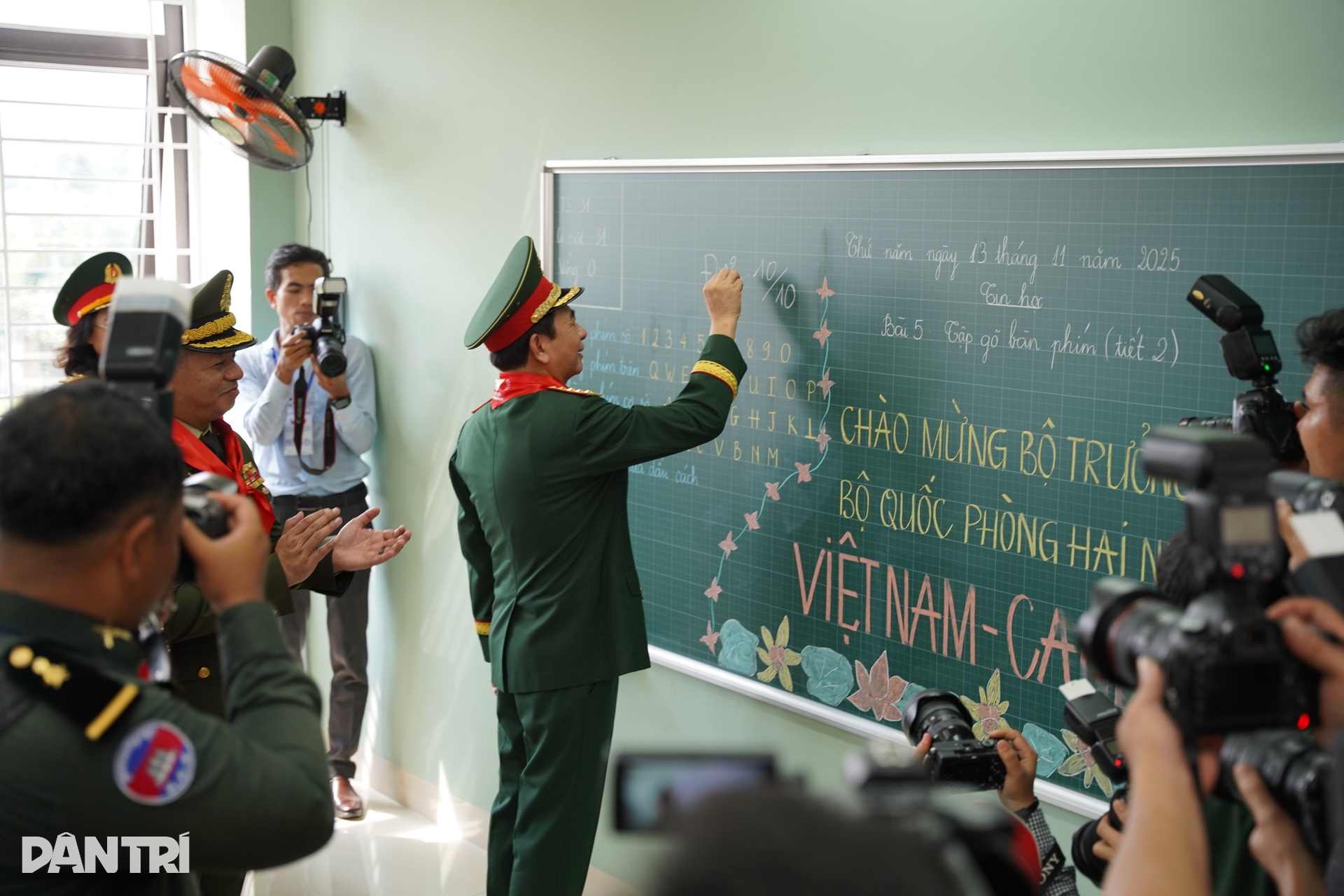 Bộ trưởng Quốc phòng Việt Nam - Campuchia gặp gỡ tại Tây Ninh - 10