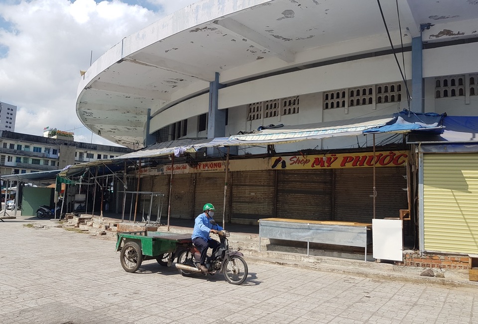 Hàng chục tiểu thương chợ Đầm Nha Trang đóng cửa, nghỉ bán vì Covid-19 - 9 Hàng chục tiểu thương chợ Đầm Nha Trang đóng cửa, nghỉ bán vì Covid-19 - 9