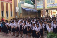 Giáo viên chỉ dọa phạt học sinh ngậm dép?