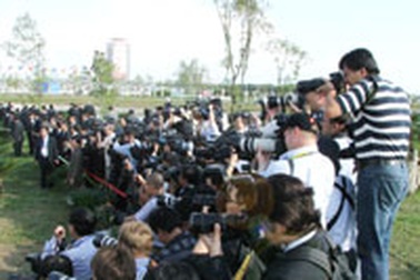 Phóng viên nước ngoài kể chuyện tác nghiệp ở APEC